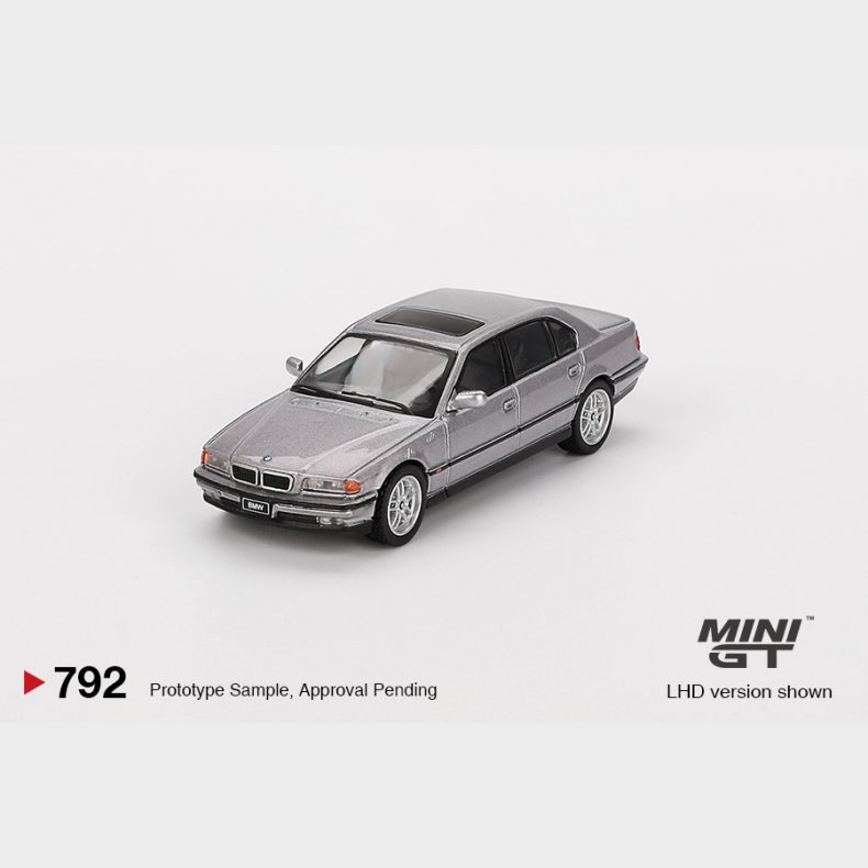 Mini GT - 2000 BMW E38 750 IL [Pre-order]