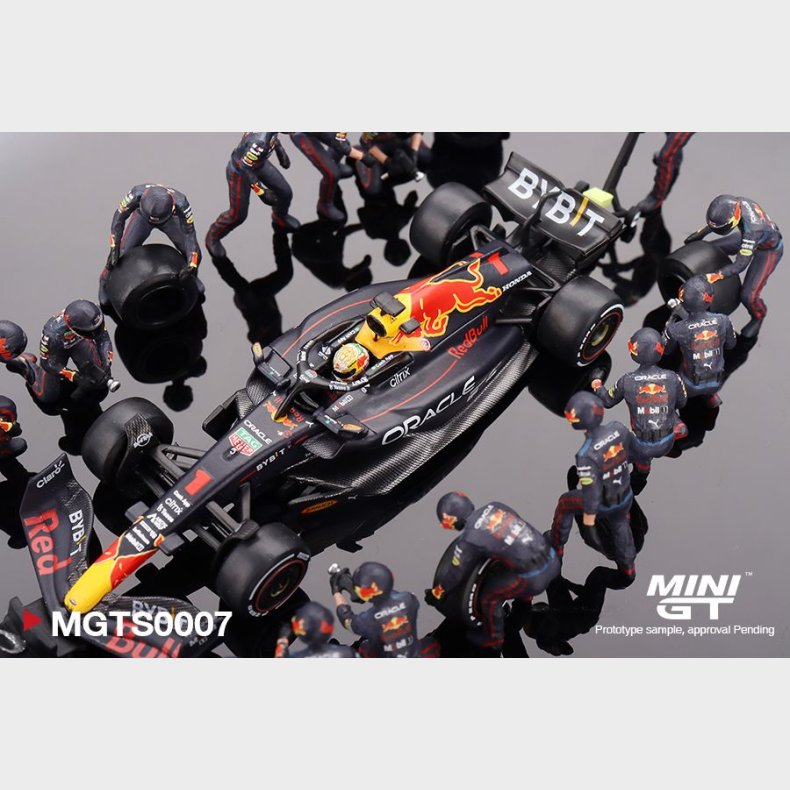 Mini GT - Red Bull Racing, M. Verstappen with pit crew